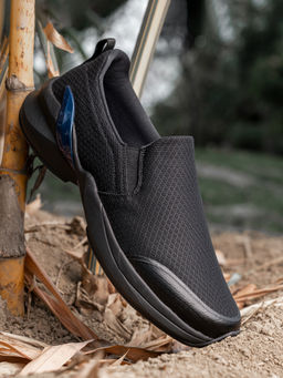 Red Tape - Men Textured Black Walking Shoes