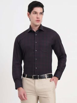 JadeBlue - Men Maroon Checks Formal Shirt