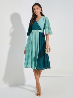 Styli - Women Blue Color Block Wrap Front Pleated Midi Dress with Belt (Set of 2)