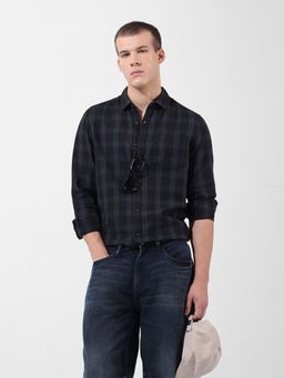 The Indian Garage Co - Men Black Slim Fit Checked Cutaway Collar Neck Casual Shirt