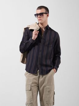 The Indian Garage Co - Men Black Slim Fit Striped Cutaway Collar Neck Casual Shirt