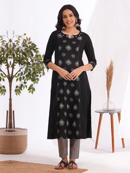 Kami Kubi - Pocketed A-line Cotton Black Kurta