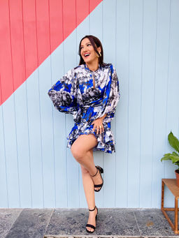 MANDIRA WIRK - Satin Printed Short Layered Dress