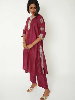 max - Women Pink Embroidered Straight Kurta with Pant