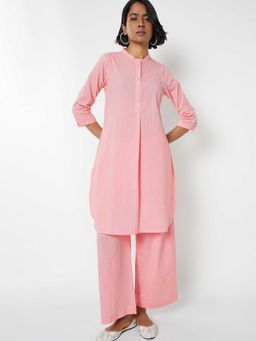 max - Women Pink Seersucker Straight Kurta with Palazzo