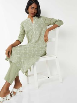 max - Women Green Embroidered Straight Kurta with Pant