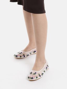Zori World - Flora - White Embroidered Ballerina