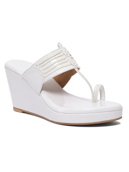 ERIDANI - Women Taani White Kolhapuris