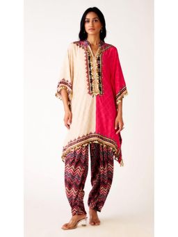 Basanti Kapde aur Koffee - Pink Muslin Embroidered Kaftan Co-Ord