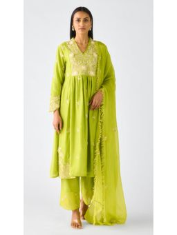 Basanti Kapde aur Koffee - Blush Pink Chiffon Embroidered Kurta With Pant And Dupatta