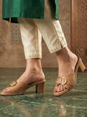 Beige color option, Currently selected