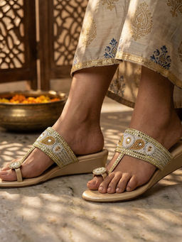 Global Step - Embellished Toe-Ring Off White Kolhapuris