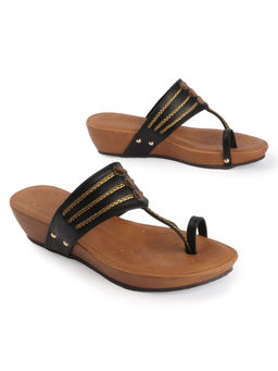D'Shoe Lounge - Wedge Kolhapuri-Style Black Flats