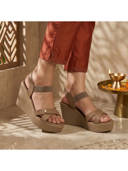 Beige color option, Currently selected