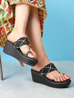 Pelle Albero - Black Colour Toe-Ring Wedge Heel Sandals