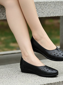 Global Step - Posh Black Ballerinas