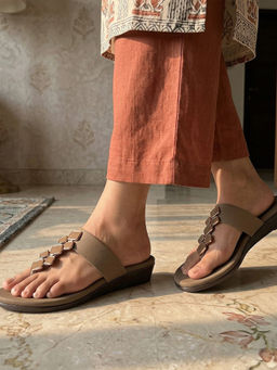 Global Step - Zoya Square Charm Beige T-Strap Flats