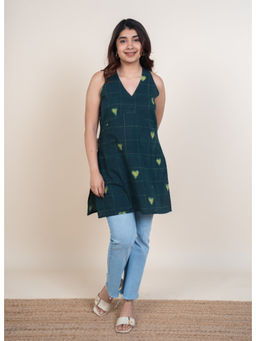 The Indian Ethnic Co. - Sivya Green Dabu Cotton Straight Short Kurta