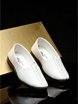 Tiny Bugs - Boys White Ethnic Wear Mojaris