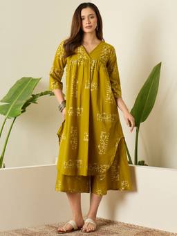 InWeave - Women Mustard Cotton V-Neck Kurta with Pant