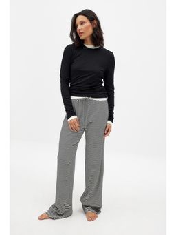 NA-KD - Black and White Stripes Ribbed Trouser
