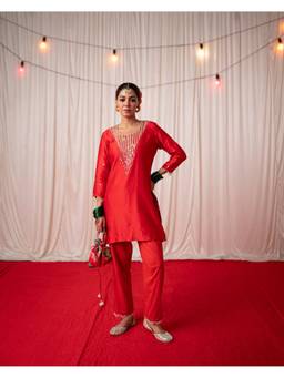 Chrkha - Red Bhado 2.0- Yoke Embroidered Short Kurta with Pant