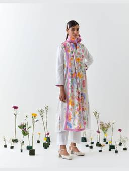 Chrkha - Gulrang- White Printed Kurta with Pant and Dupatta