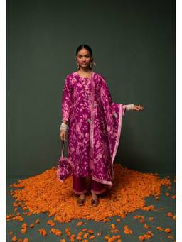 Chrkha - Masakali- Magenta Printed Kurta with Pant and Dupatta