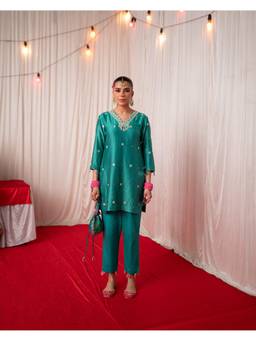 Chrkha - Paisley- Green Mirror Short Kurta with Pant and Dupatta