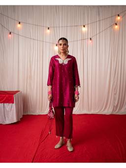 Chrkha - Paisley- Maroon Mirror Embroidered Short Kurta with Pants and Dupatta
