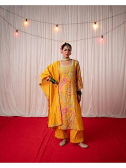 Chrkha - Paisley- Yellow Printed Side Panel Kurta with Pant and Dupatta