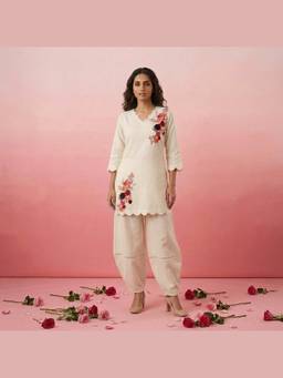 Chrkha - Rose Evil Eye White Scalloped Kurta with Salwar