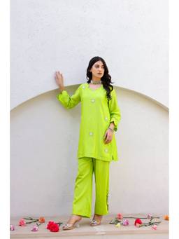 Chrkha - Garden- Green Embroidered Solid Short Kurta and Pant