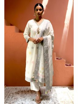 HERITAGE - Parizad Cream Handcrafted Pastel Cotton Kurta with Pant and Dupatta