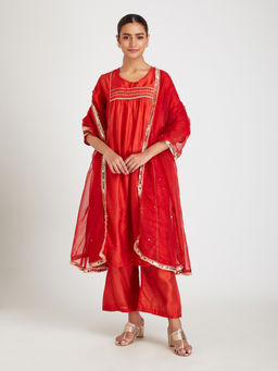 SAMAK By Marziamehdi - Red Rani Kurta with Pant and Dupatta