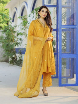 Pairaahan - Zoella Silk. Mustard Hand Embroidered Kurta (set Of 3)