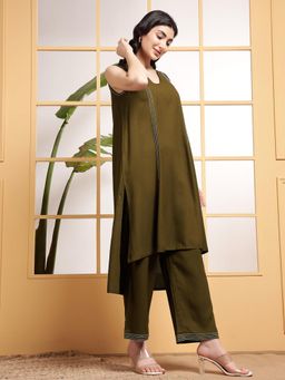 Deebaco - Women Olive Rayon Embroidered Kurta with Pant