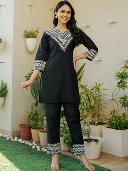 HOUSE OF JAMOTI - Women Black Blended Embroidered Kurta with Pant
