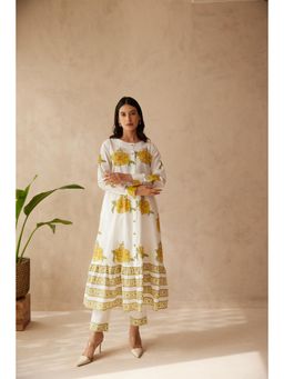 MAAND - Women White Cotton Floral Kurta with Trouser