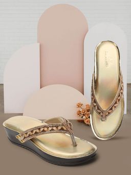 XE Looks - Graceful And Stunning Design Pearl Embellished Fashionable Platform Slippers