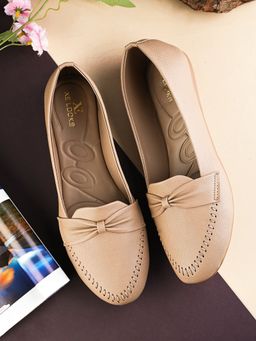 XE Looks - Elegant Design With A Stylish Knot Bellies