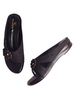 XE Looks - Flower Design Comfortable Stylish And Elegant Flat Slippers
