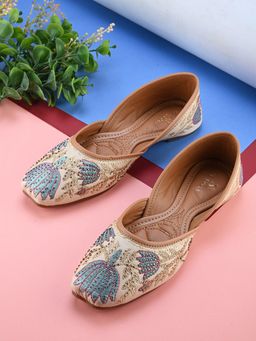 XE Looks - Flat Soft , Comfortable And Fancy Punjabi Jutti