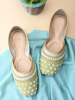 XE Looks - Traditional Handcrafted Punjabi Juttis