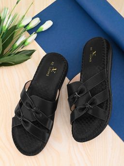 XE Looks - Cross-Strap With Cushioned Doctor Sole Flat Slippers