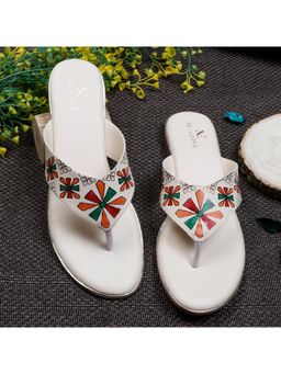 XE Looks - Alluring and Modern Batik Print Comfortable Flat Slippers