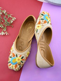 XE Looks - Traditional Floral Beaded Ethnic Juttis