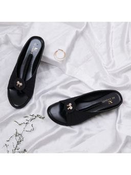 XE Looks - Graceful And Exotic Design Comfortable Cushion Flat Slippers
