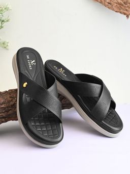 XE Looks - Textured Cross Strap Gold Accent Cushioned Comfort Platform Sandals