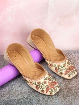 XE Looks - Elegant Design Comfortable And Fancy Ethnic Punjabi Juttis